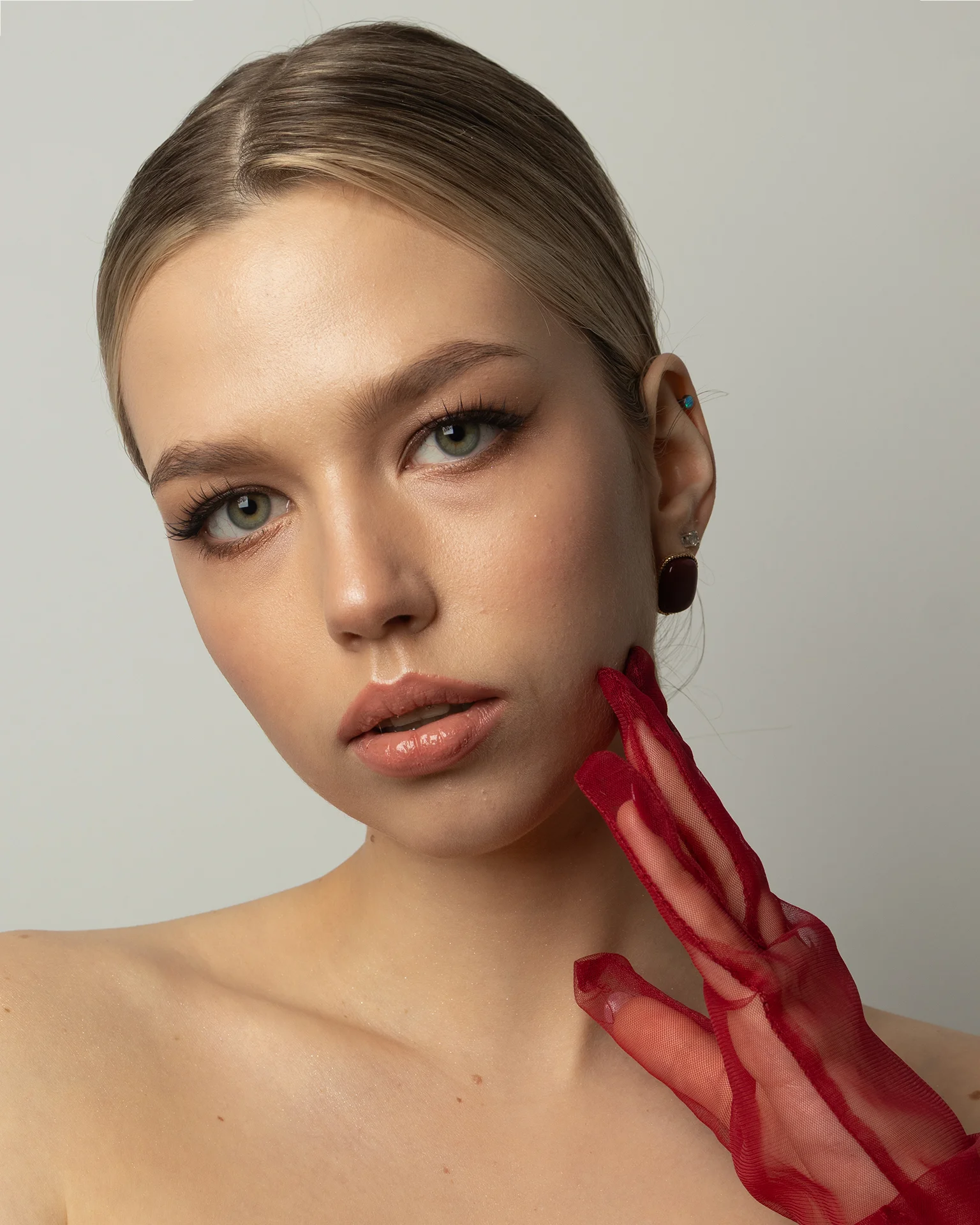 Original unretouched studio beauty portrait before skin refinement, tone evening, and color correction, photography by pnk.tata