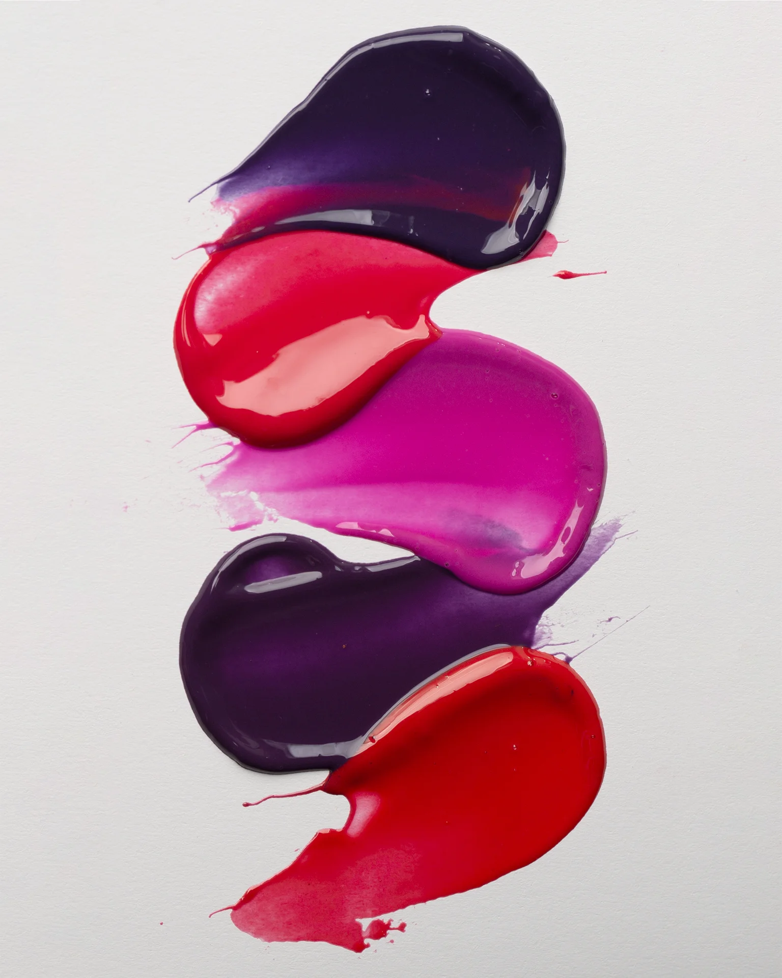 Original unretouched lipstick swatches before surface cleanup, edge refining, and color adjustment, photography by kse.bolshakova
